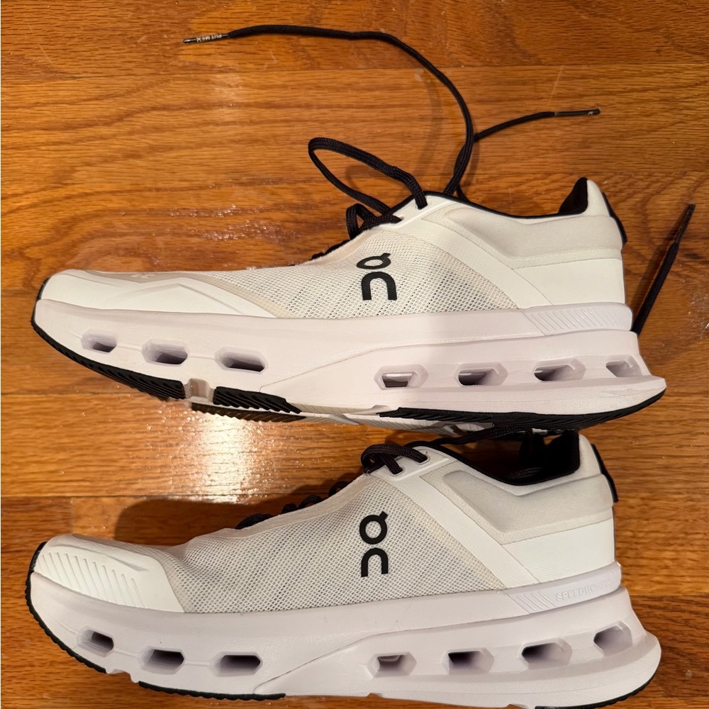 OnCloud CloudNova X White/Black Training Shoe. Size 8 - Picture 2 of 5